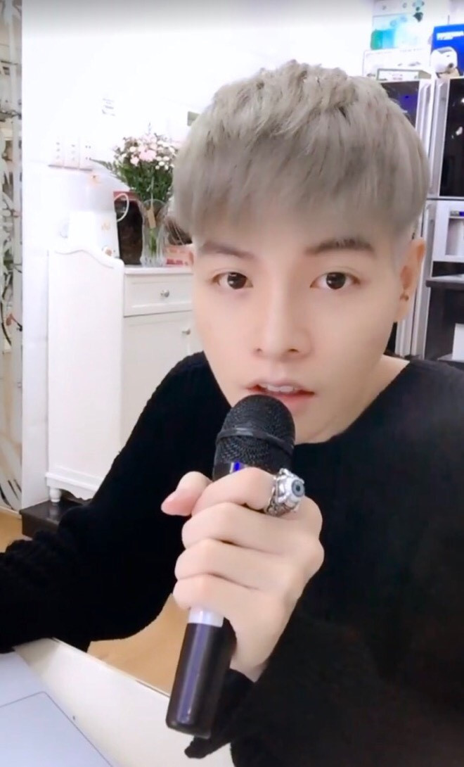 Đức Phúc được dân tình gọi với biệt danh 'thánh hề hước' quả không sai.&nbsp;