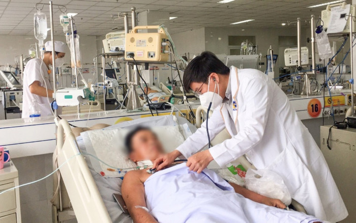 Bị ong vò vẽ đốt nguy kịch, chạy vào nhà khiến 3 người khác nhập viện theo Ảnh 2