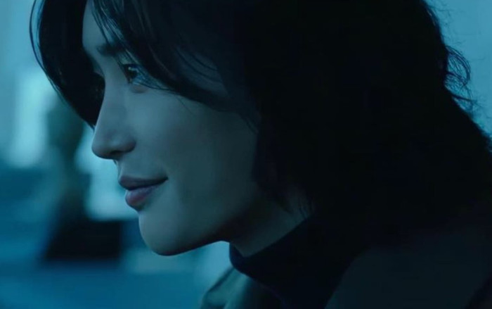 Lee Jong Suk xuất hiện đầy khác lạ trong tạo hình phim mới, netizen quắn quéo vì chi tiết 'cực độc' này Ảnh 2