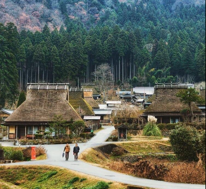 Ngôi làng nhìn từ xa.