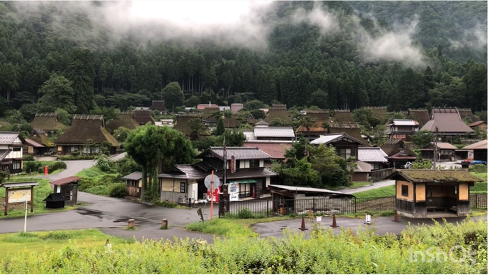 Ngôi làng nhìn từ xa.