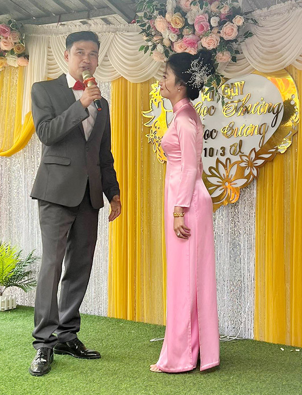 Đám cưới của nam nghệ sĩ hài với bà xã hotgirl.