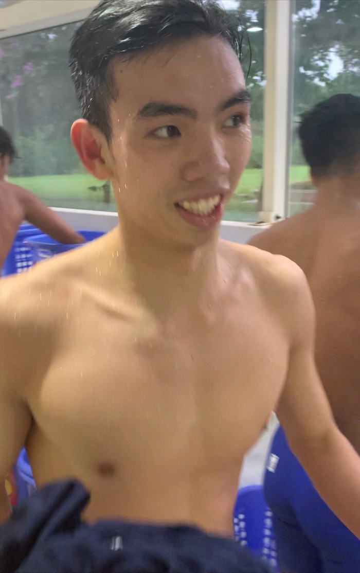 Ngay sau khi giành HCV 400 m tự do, kình ngư Nguyễn Huy Hoàng nói với Saostar là rất vui sướng.