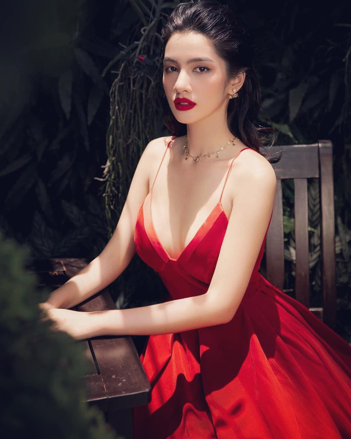 Cô từng được mệnh danh là mỹ nhân 'có ngương mặt đẹp hơn Tiểu Vy'.