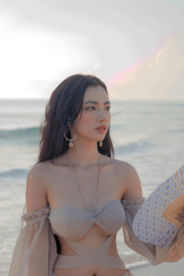 Hình ảnh Cẩm Đan gợi cảm gây chú ý.