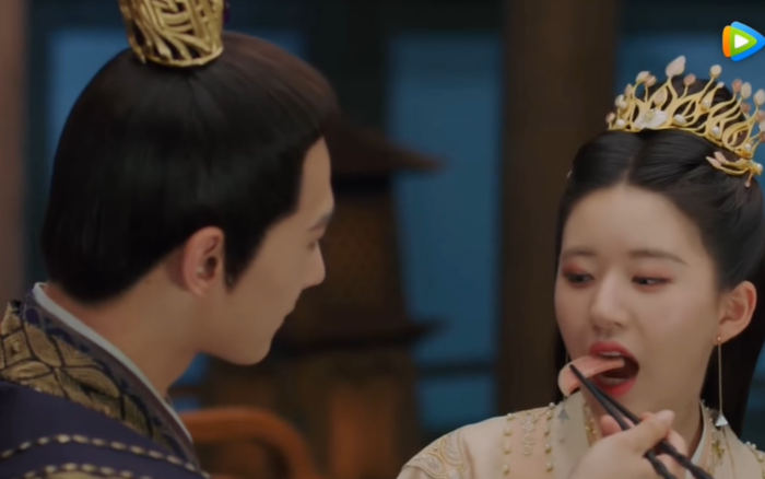 Thả Thí Thiên Hạ: Triệu Lộ Tư lo hôn Dương Dương đến trôi son, biểu cảm của phía trai gây sốt Ảnh 4