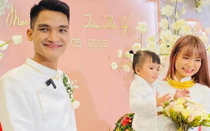 Nhóc tỳ may mắn được dự đám cưới bố mẹ trong Vbiz Ảnh 2