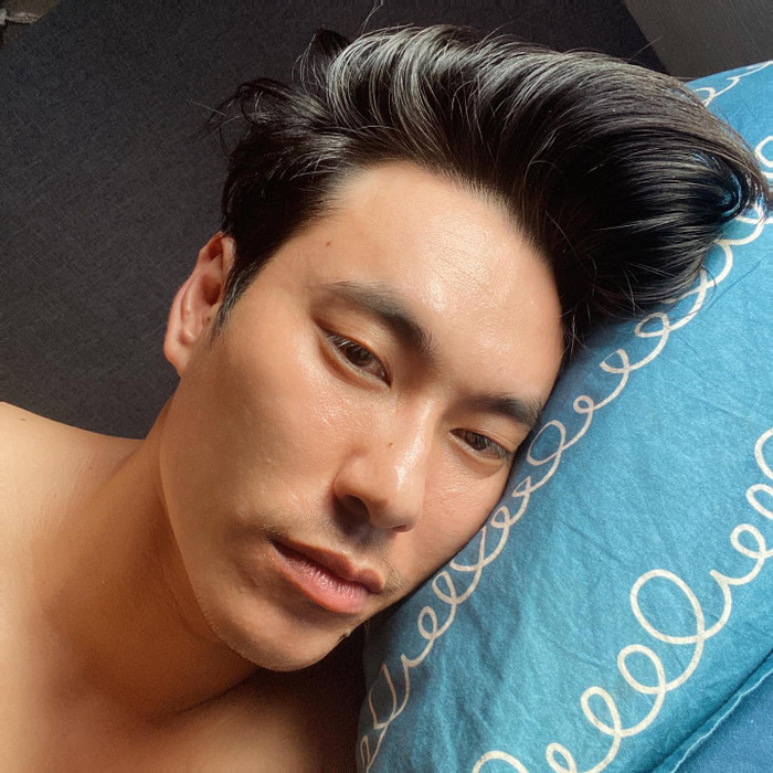 Hình ảnh Kiều Minh Tuấn vào tháng 7 năm ngoái, thời điểm này nhiều người dự đoán nam diễn viên đã chuyển sang ở căn hộ mới