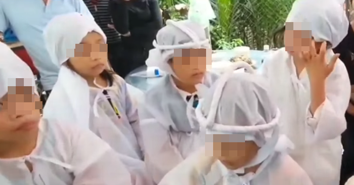 5 đứa trẻ nheo nhóc, mất mẹ giờ không biết nương tựa vào ai. 