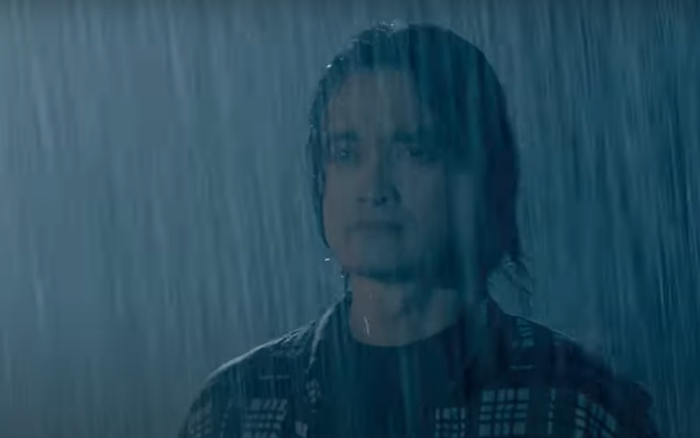 Sự xuất hiện bất thình lình của võ sư Tuấn Hạc trong vai Lý Mặt Lạnh cũng không được giải thích cặn kẽ.