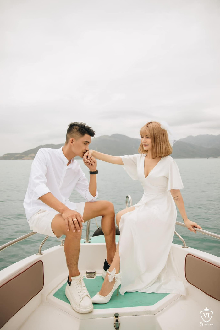 Việc Thảo Vy và Mạc Văn khoa về chung một nhà sau hơn 7 năm yêu nhau nhận nhiều lời chúc phúc từ cộng đồng mạng.