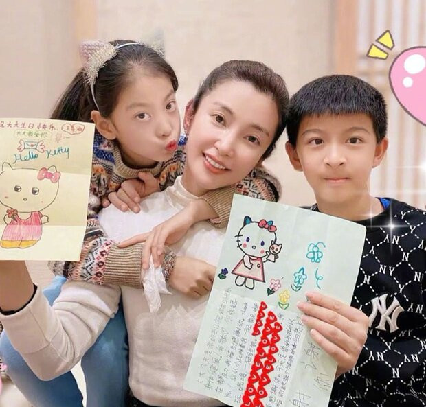 Lý Băng Băng rất yêu quý các cháu và thường xuyên đăng tải hình ảnh của các nhóc tỳ lên trang cá nhân