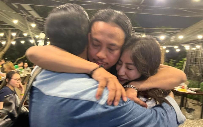 Khoảnh khắc hiếm có của Khánh Thi khi trong vòng tay ông xã và 'tình cũ' Chí Anh Ảnh 2