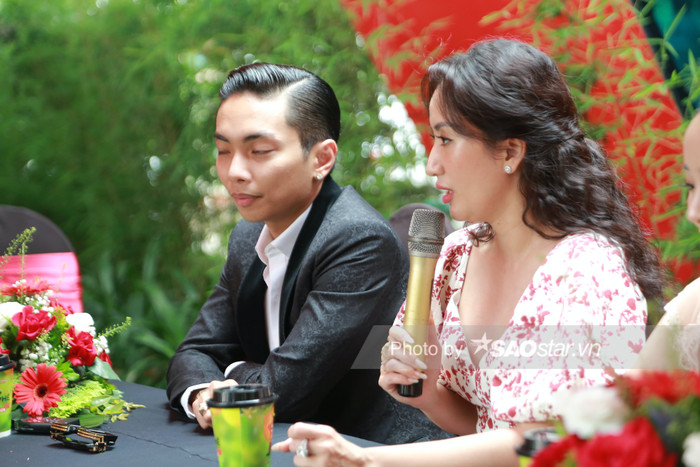 Chiều 19/5 Khánh Thi - Phan Hiển tổ chức buổi họp báo để nói lời cảm ơn tới tất cả người hâm mộ.