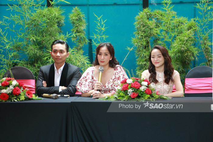  Khánh Thi tiết lộ khó khăn khi làm HLV cho chồng. 