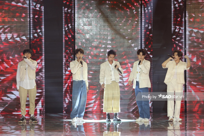 Cùng hát lên nào tập 14: Thu Cuối được tái hiện trở lại, 'học trò' Tóc Tiên khoe giọng khủng cùng Uni5 Ảnh 7