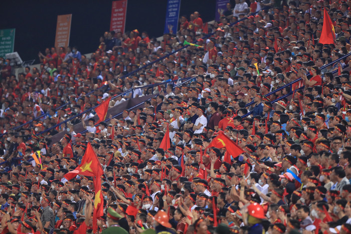 Sân Việt Trí hoá 'chảo lửa' tiếp sức cho U23 Việt Nam đấu U23 Malaysia Ảnh 4