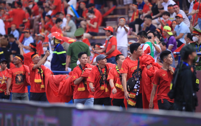 Sân Việt Trì hoá 'chảo lửa' tiếp sức cho U23 Việt Nam đấu U23 Malaysia Ảnh 2