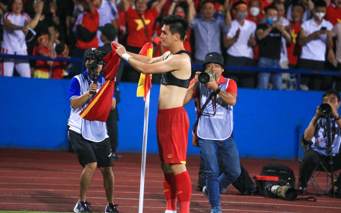 Ông Park đã đúng khi không hài lòng với Tiến Linh: Thẻ vàng vô lý, bỏ lỡ nhiều cơ hội Ảnh 2