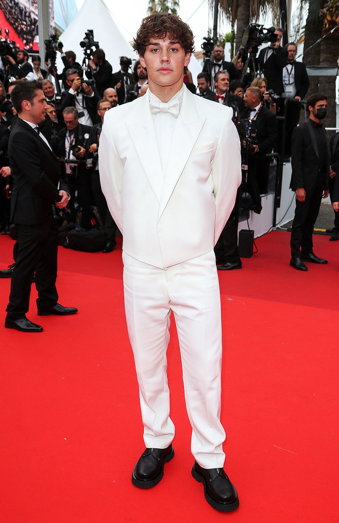 Cuộc chiến váy áo tại LHP Cannes: Lý Nhã Kỳ chi hàng tỷ đồng, Julia Roberts đeo kim cương hơn 100 carat Ảnh 10