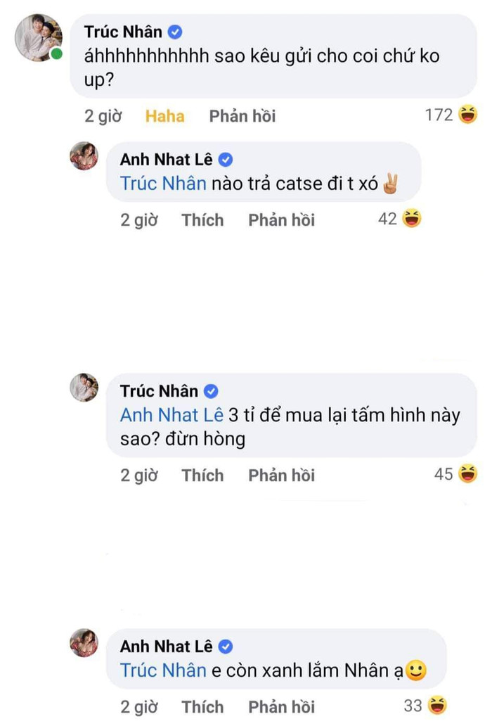 Miu Lê cho rằng '3 tỷ' cũng không mua được tấm hình này. Nữ ca sĩ thẳng thắn 'chê' giọng ca Bốn chữ lắm: 'Còn non và xanh lắm Nhân ạ'. Netizens được phen cười khoái chí trước phần đối đáp hài hước của đôi bạn thân.
