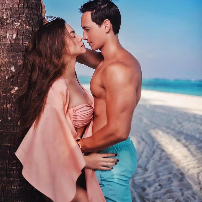 Nhắc tới những sao nam trong showbiz Việt thích khoe body rắn chắc không thể không nhắc tới 'ông bố bỉm sữa' - Kim Lý. 