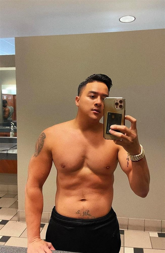 Ngoài ra, Cao Thái Sơn còn cho biết bí quyết để giúp anh có được cơ thể săn chắc vạn người mê cũng là nhờ chế độ ăn uống khoa học, ít dầu mỡ,...