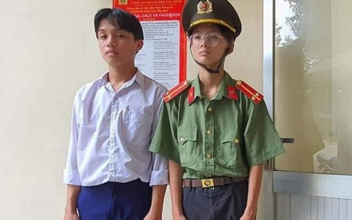 Thiếu tiền chơi game, 2 thiếu niên mặc sắc phục Công an thu tiền 'làm đường' của các hộ dân Ảnh 2