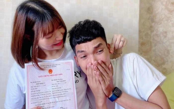 Mạc Văn Khoa hồi hộp, không nói nên lời trước khoảnh khắc cùng vợ kí vào giấy kết hôn Ảnh 2