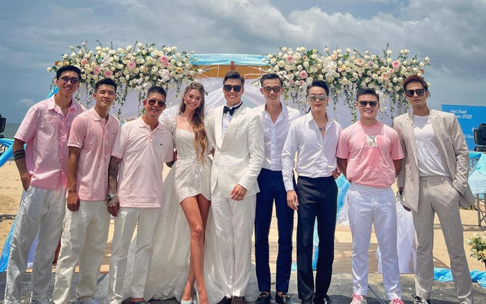 Bùi Tiến Dũng tổ chức đám cưới cùng bạn gái, visual cô dâu - chú rể chiếm trọn spotlight Ảnh 2
