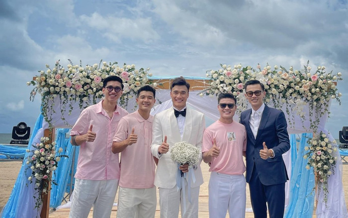 Thủ môn Bùi Tiến Dũng xúc động trước khoảnh khắc cô dâu tiến bước vào lễ đường Ảnh 2