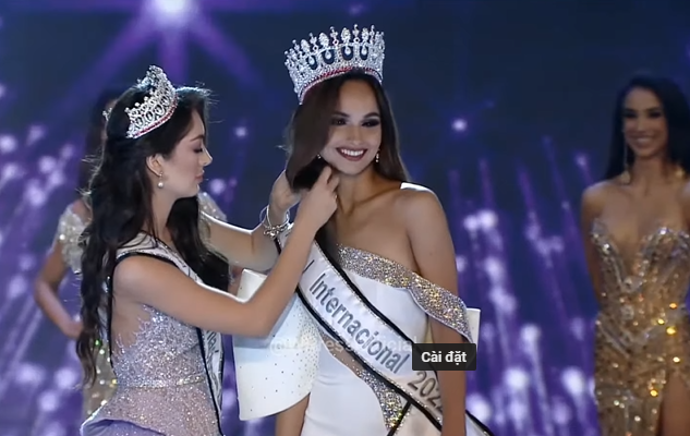Hoa hậu Mexico trao nhầm vương miện: Fan được dịp nhắc lại sự cố đình đám Miss Universe 2015 Ảnh 6