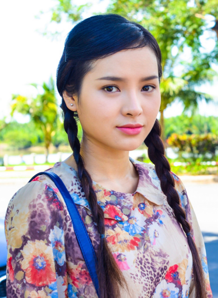 Tạo hình mộc mạc, giản dị của cô nàng trong phim Tình yêu và thử thách.