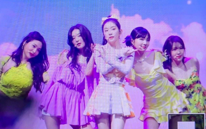 Netizen phát chán với cách stylist lên đồ cho Red Velvet trên sân khấu gần đây Ảnh 2
