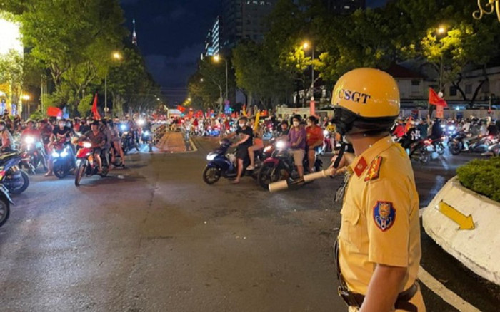 Xử lý nghiêm nhiều trường hợp náo loạn đường phố trong đêm mừng chiến thắng của tuyển U23 Việt Nam Ảnh 2