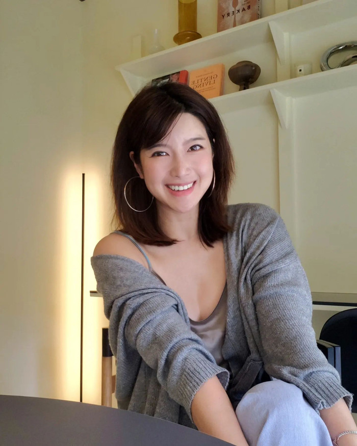 Bất ngờ trước dung nhan của nữ ca sĩ bị ném gạch vào mặt trên sân khấu Ảnh 4