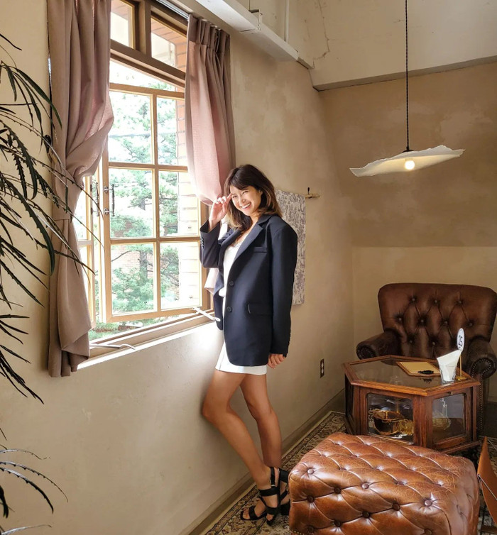 Bất ngờ trước dung nhan của nữ ca sĩ bị ném gạch vào mặt trên sân khấu Ảnh 3