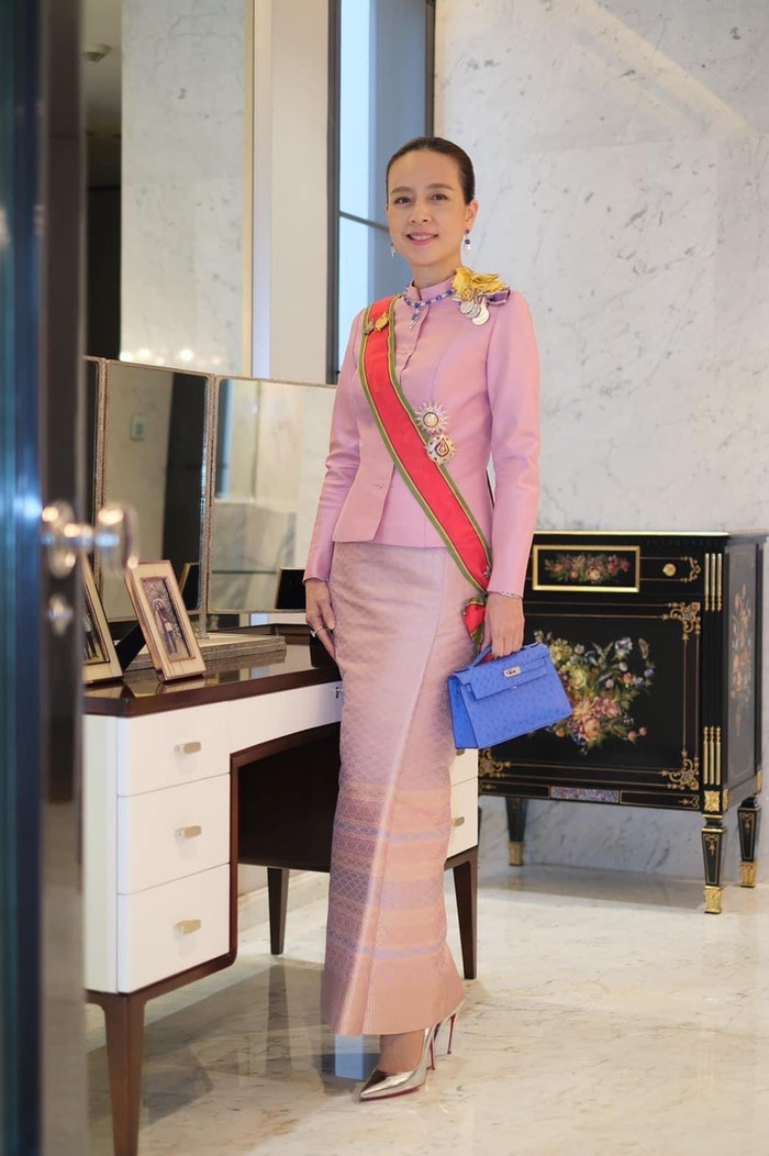 Madam Pang - nữ tỷ phú sinh năm 1966 có máu kinh doanh thừa hưởng từ gia đình vừa có niềm đam mê quản lý bóng đá.&nbsp;