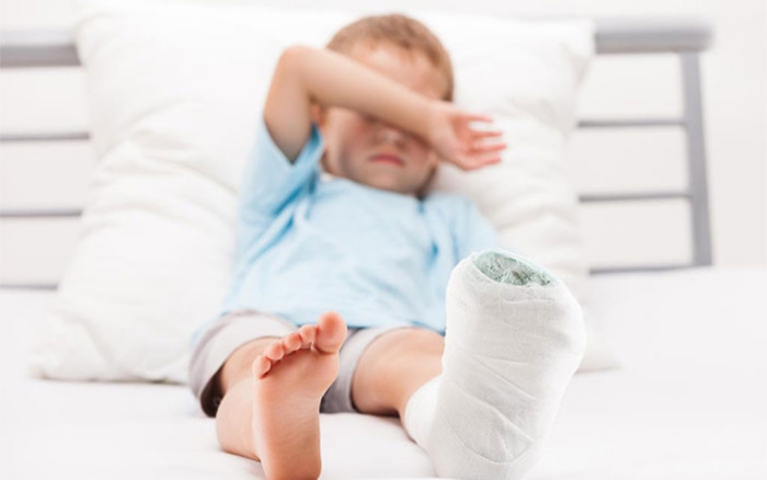 Điều trị cho bé 4 tuổi bị bệnh xương thuỷ tinh, khi lên 2 tuổi chỉ nặng 6-7kg Ảnh 2