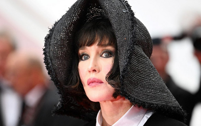Cannes 2022: Minh tinh đẹp nhất màn bạc Isabelle Adjani khoe nhan sắc huyền thoại ở tuổi 66 Ảnh 2