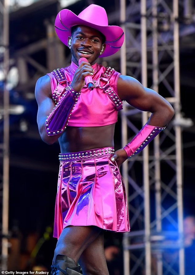 Sự thật về chiếc 'áo ngực' Tiến Linh mặc trong trận U23 Việt Nam gặp U23 Malaysia Ảnh 7