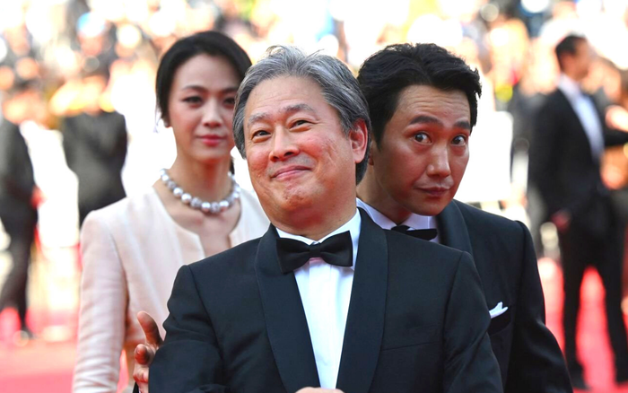 Cannes 2022: Thang Duy khoe khéo vòng 1 làm náo loạn thảm đỏ, nhưng spolight lại thuộc về người này Ảnh 4