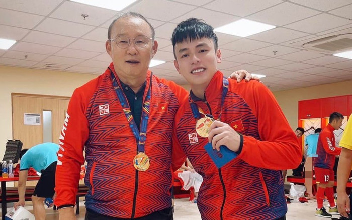 Học vấn đáng nể của trợ lý ngôn ngữ HLV Park Hang Seo: Thành thạo 4 ngôn ngữ, có chuyên môn về bóng đá Ảnh 2