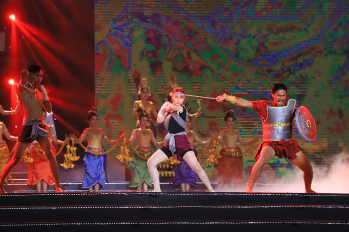 Campuchia gửi lời chào đến bạn bè khu vực bằng màn trình diễn mang đậm bản sắc dân tộc, hứa hẹn sẽ là một kỳ đại hội thành công. Được biết SEA Games 32 sẽ diễn ra vào tháng 5/2023.