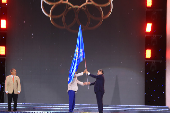 Màn chuyển giao cờ đăng cai cho nước chủ nhà SEA Games 32 - Campuchia.