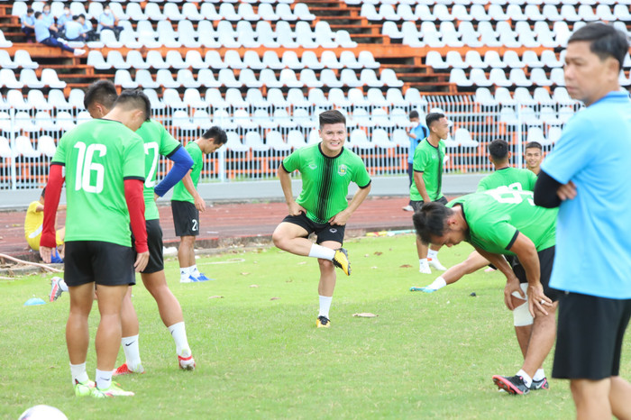 Quang Hải tập với đội Cần Thơ. Ảnh: Minh Trung