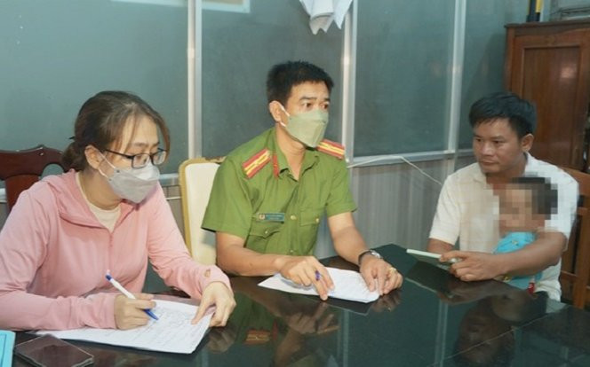 Lý do bất ngờ người mẹ làm giấy khai tử con trai 3 tuổi khi còn sống: 'Vì muốn tốt cho con' Ảnh 2