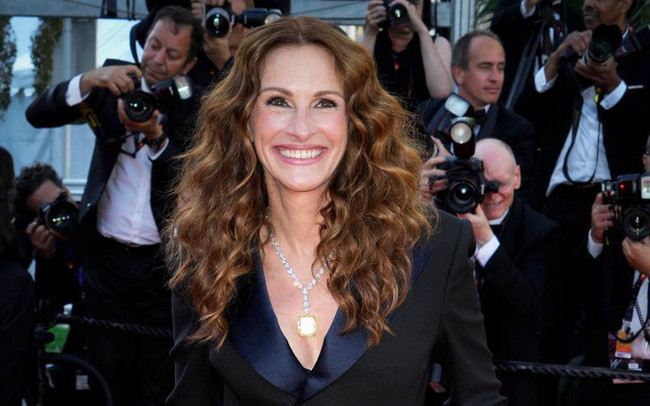 Cannes 2022: Kristen Stewart cùng hàng loạt minh tinh diện mốt không nội y trên thảm đỏ Ảnh 6