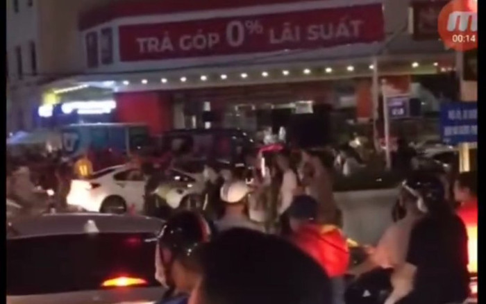 Thanh niên ghép tiếng cảnh sát nổ súng vào clip đi bão sau chung kết bóng đá nam bị mời lên làm việc Ảnh 2