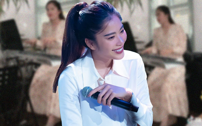 Xôn xao khoảnh khắc Nam Em tập đánh piano cho show diễn mới, nhưng cách đánh nó lạ lắm! Ảnh 2